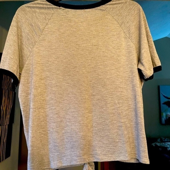 Awesome short tie bottom Tee from Fifth Sun. Calling all dog lovers ❤️. EUC - M - Picture 3 of 4